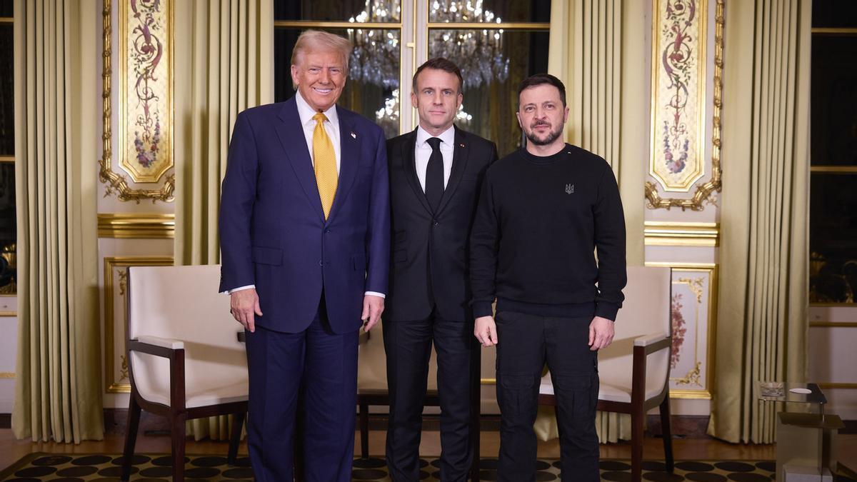 Los mandatarios Trump, Macron y Zelensky en su última reunión