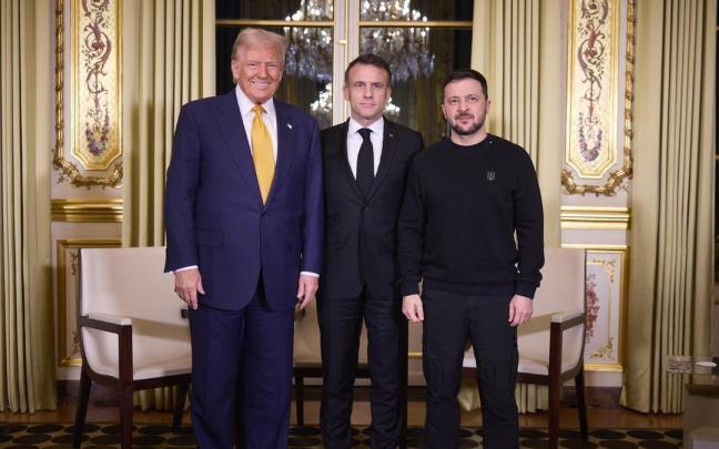 Los mandatarios Trump, Macron y Zelensky en su última reunión