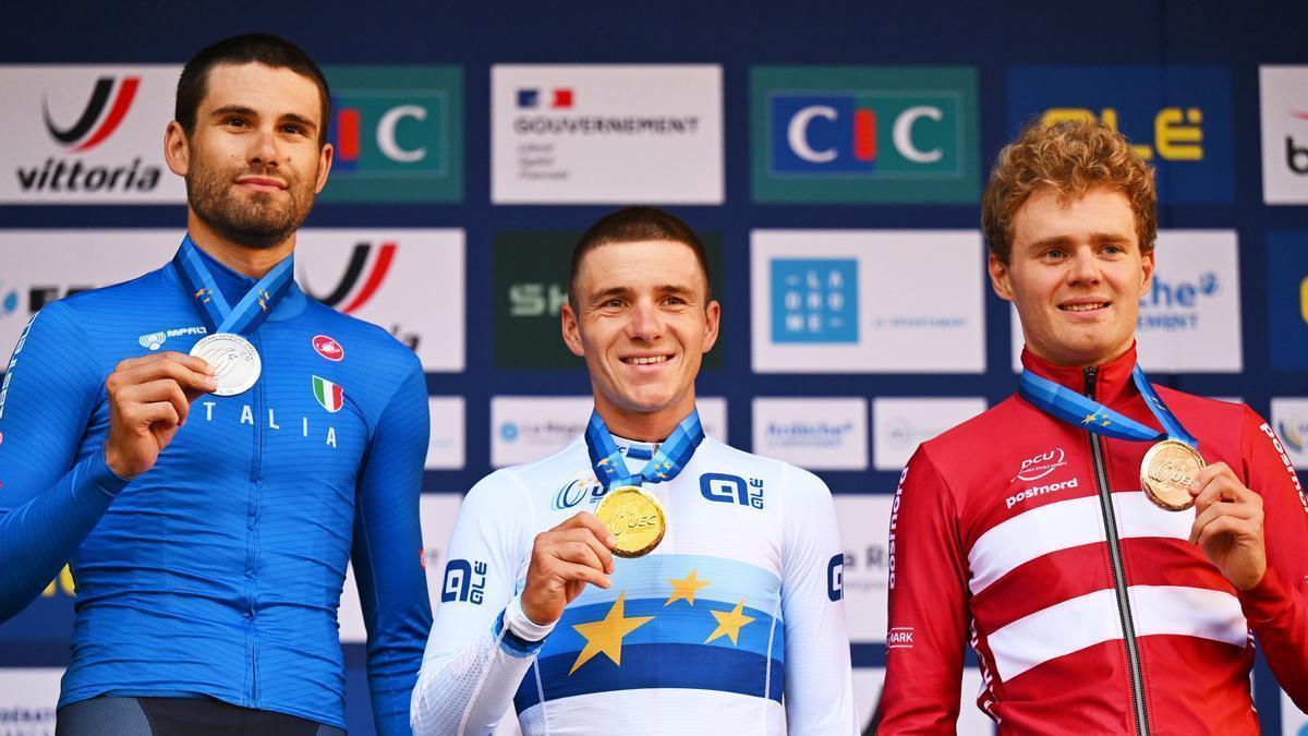 Evenepoel, campeón, con Ganna, segundo, y Larsen, tercero.