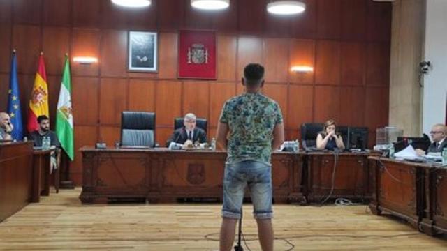El acusado del asesinato de una mujer en Sabiote en mayo de 2024 durante su declaración en el juicio con jurado que se sigue en la Audiencia de Jaén.