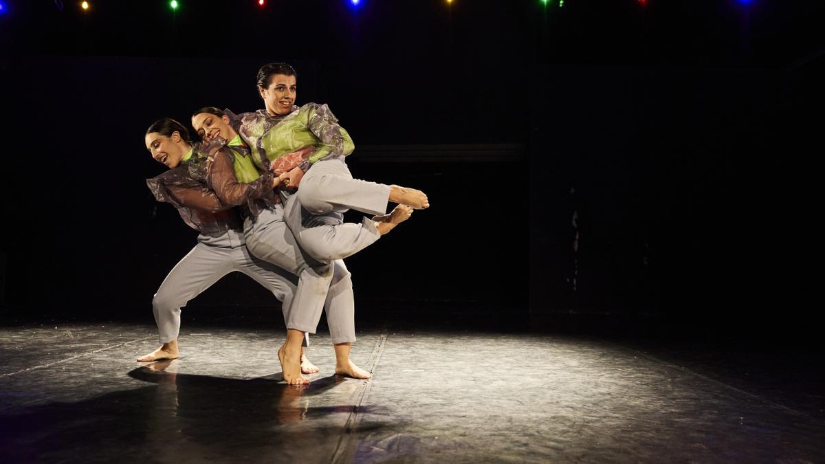 'Compañia X' durante una de sus actuaciones