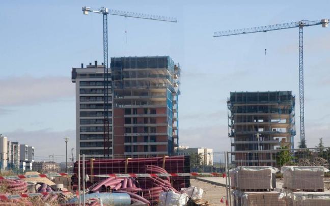Bloques de viviendas en construcción en el barrio de Zabalgana, en Gasteiz, en una imagen del pasado año.