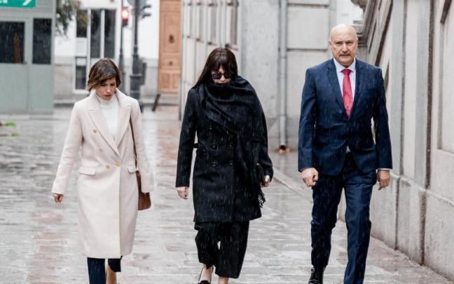 Jéssica Rodríguez, expareja del exministro José Luis Ábalos, a su llegada al Tribunal Supremo el pasado 27 de febrero. / EP Jéssica Rodríguez, expareja del exministro José Luis Ábalos, a su llegada al Tribunal Supremo el pasado 27 de febrero.