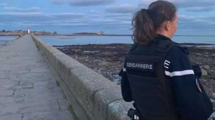 Una agente de la Gendarmería en el departamento de La Mancha.