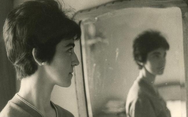 Lurdes Iriondo dokumentalak erakusten duen argazki historiko batean.