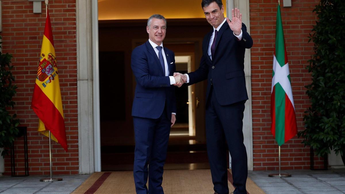 El lehendakari, Iñigo Urkullu, con el presidente del Gobierno español, Pedro Sánchez, en una cita anterior