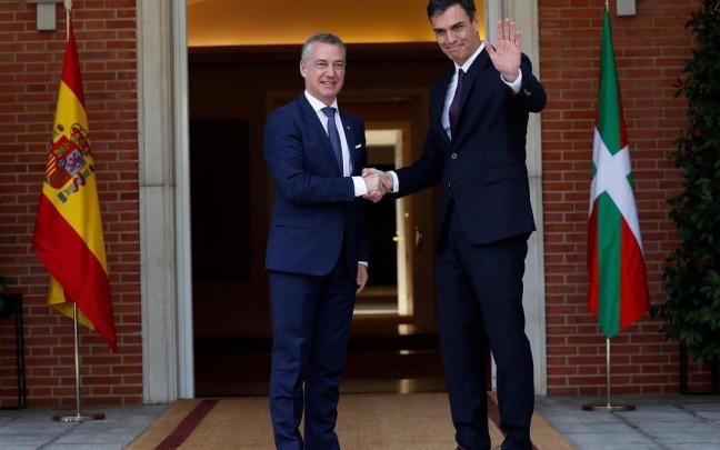 El lehendakari, Iñigo Urkullu, con el presidente del Gobierno español, Pedro Sánchez, en una cita anterior