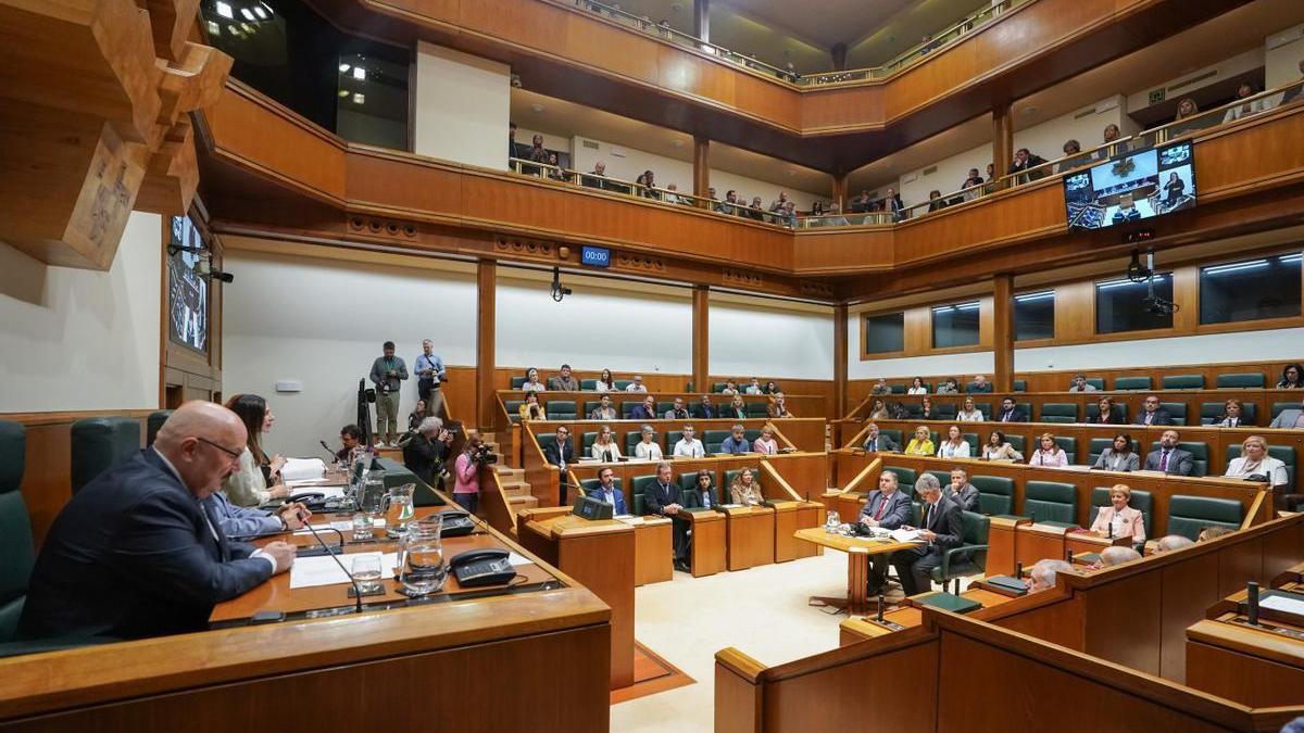 PNV y PSE buscarán un amplio acuerdo en el Parlamento Vasco y en las Cortes Generales del Estado para aprobar el nuevo Estatuto que respetará la legalidad vigente.