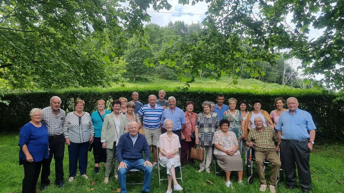 Foto de familia de los participantes en el acto