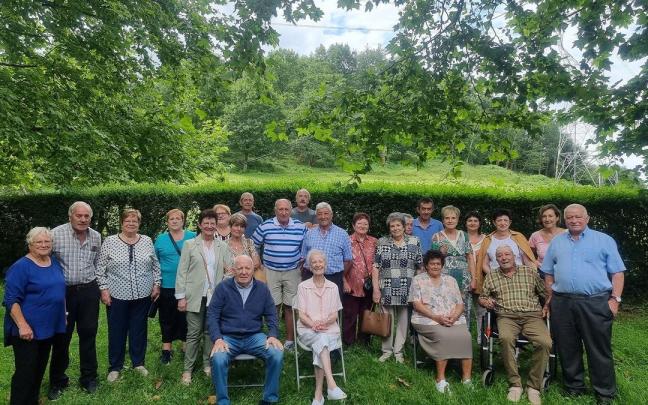 Foto de familia de los participantes en el acto / N.G. Foto de familia de los participantes en el acto