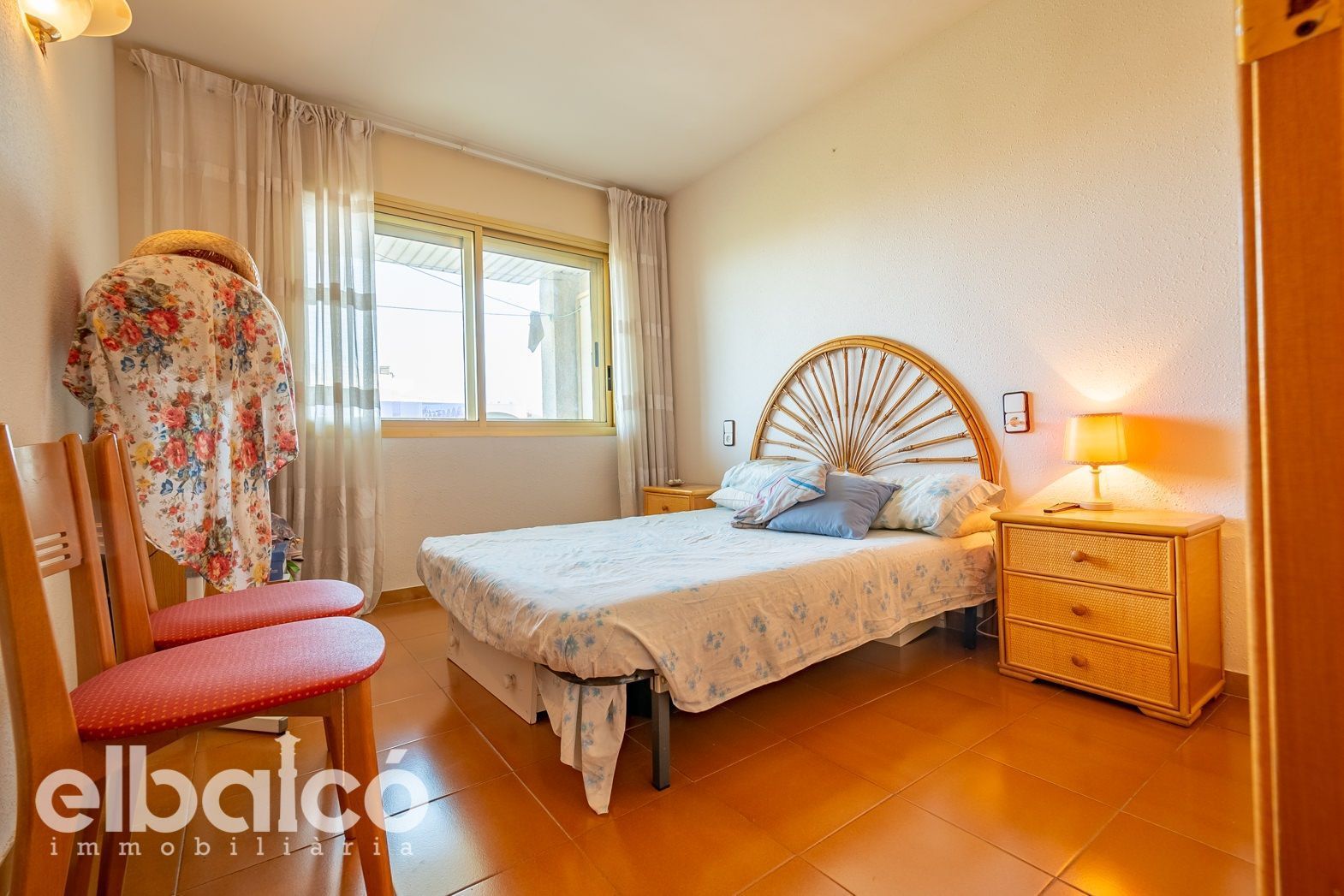 Apartamento en urbanización con piscina en Salou.