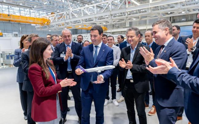 Pradales encabezó la misión vasca en su visita al centro de Airbus en Toulouse.