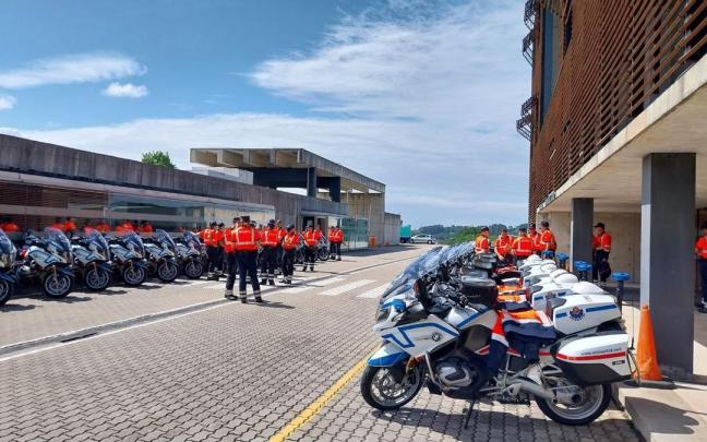 Agentes de Tráfico de la Ertzaintza que han seguido el Tour.