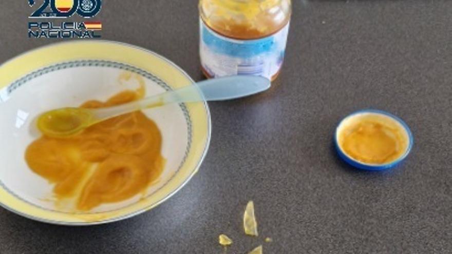 Tarro de comida con cristales.