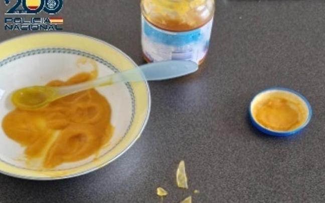 Tarro de comida con cristales.