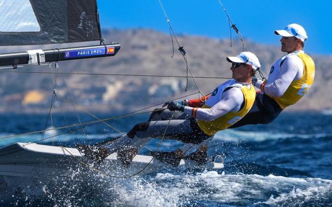 Diego Botin y Florian Trittel durante la competición de vela clase 49er.