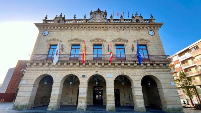 Exterior del ayuntamiento de Irun.