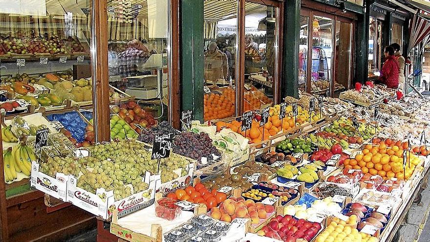 Un local dedicado a frutas y verduras, generación tras generación.