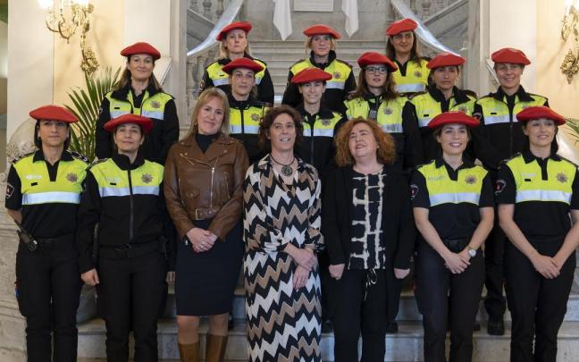 Amaia Arregi y Nekane Alonso flanqueadas por varias policías de Bilbao. Amaia Arregi y Nekane Alonso flanqueadas por varias policías de Bilbao.