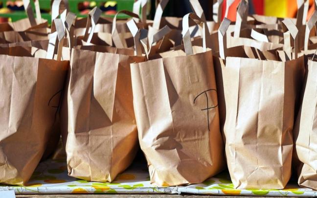 Bolsas de la compra en un supermercado. / Archivo Bolsas de la compra en un supermercado.