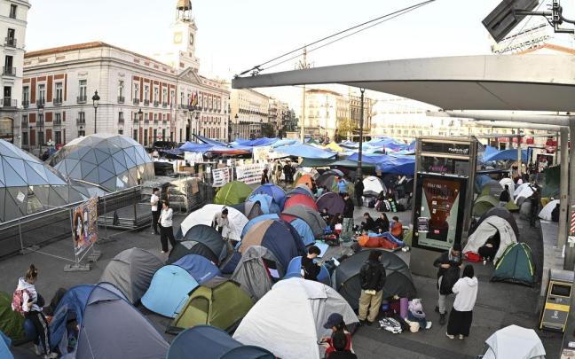 En imágenes: Más de mil acampados en Sol tras la tercera noche de protestas