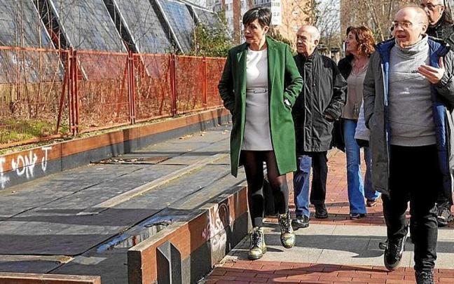 Representantes de EH Bildu en la visita a la iglesia. | FOTO: JORGE MUÑOZ