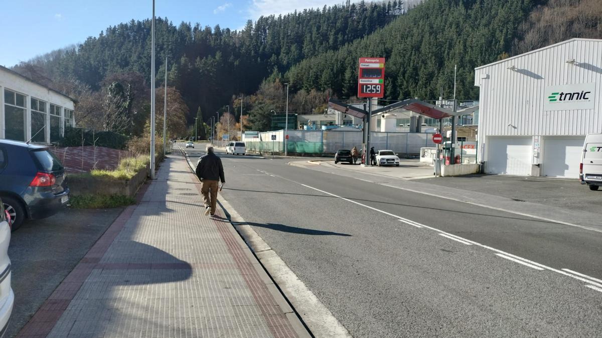 El tramo, frente a la gasolinera, dirección a la rotonda de Takolo.
