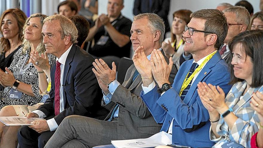 El lehendakari presidió ayer la asamblea general de Innobasque en Gasteiz. | FOTO: EFE