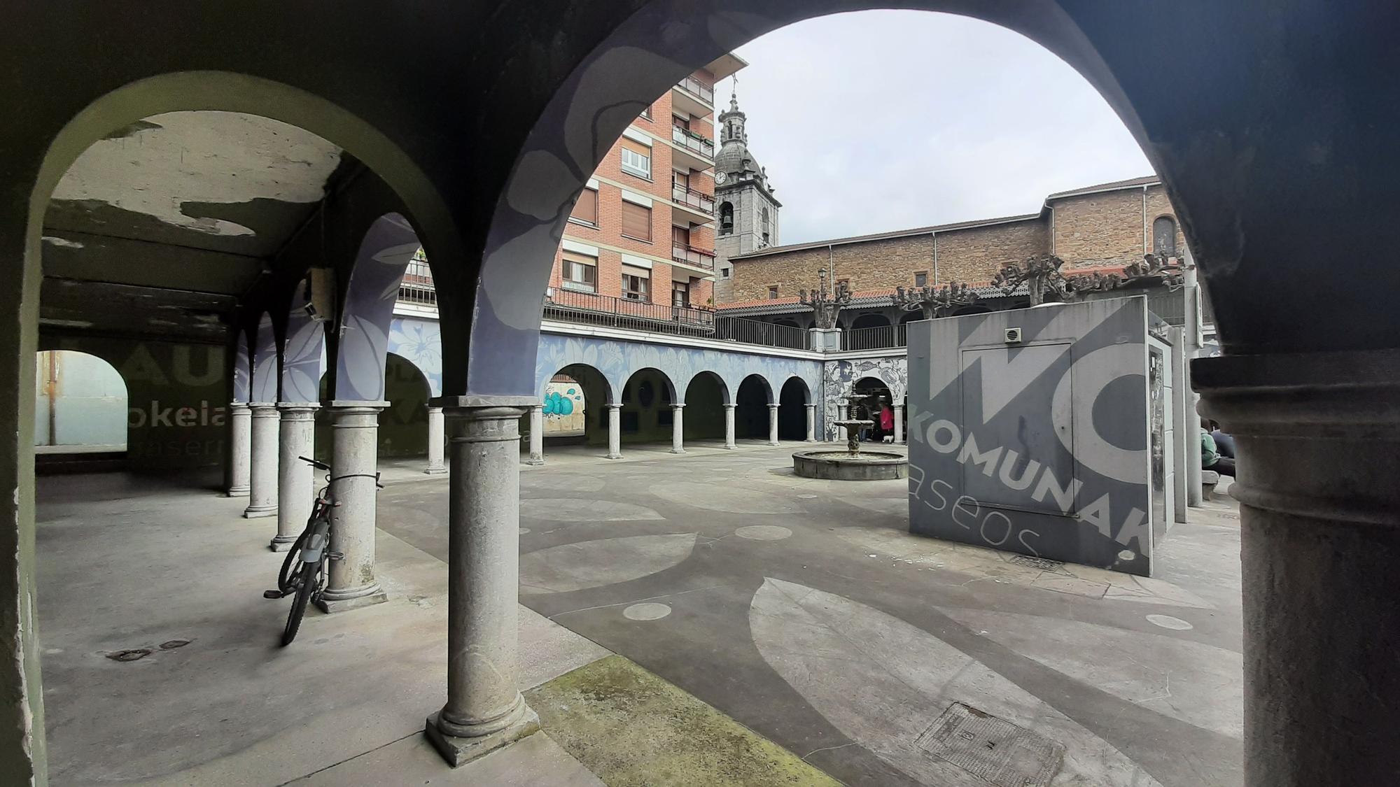 Plaza y mercado Abastos Laudio antes de la reforma