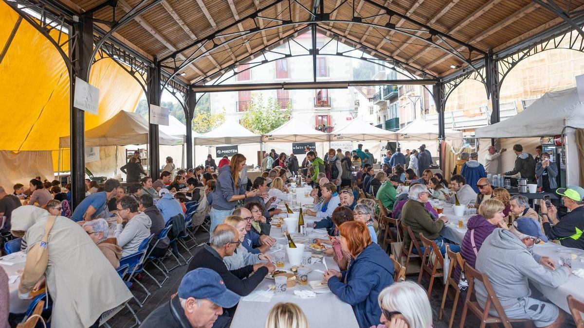 Comida popular el pasado fin de semana en la Parrilla Festa de Orio.