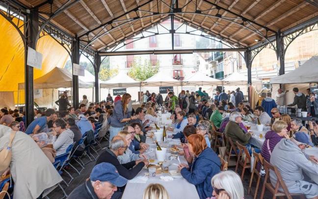 Comida popular el pasado fin de semana en la Parrilla Festa de Orio.