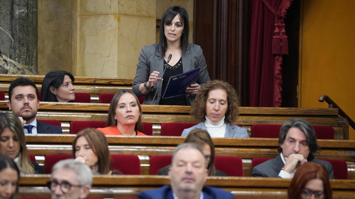 La líder de Aliança Catalana y diputada en el Parlament catalán, Silvia Orriols, durante una intervención desde su escaño ante la cámara.
