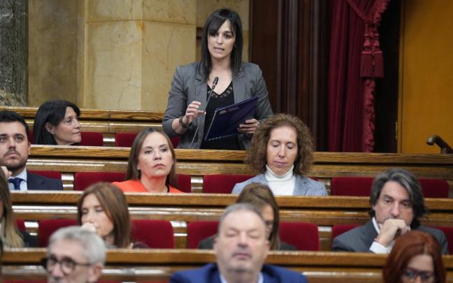 La líder de Aliança Catalana y diputada en el Parlament catalán, Silvia Orriols, durante una intervención desde su escaño ante la cámara.