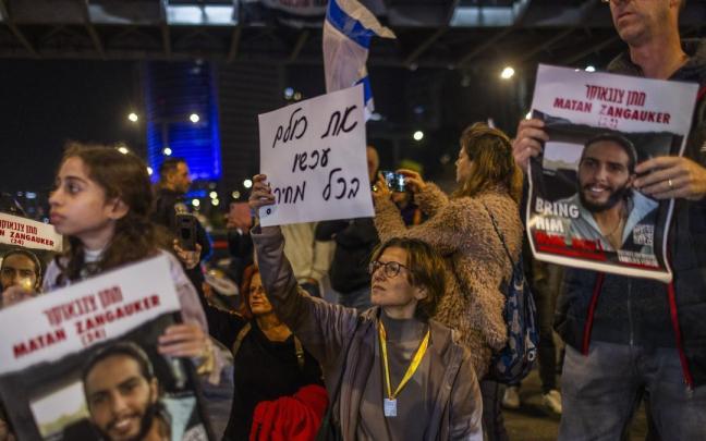 Familiares de los rehenes reclaman que la liberación de los cautivos sea la prioridad del Ejecutivo israelí.