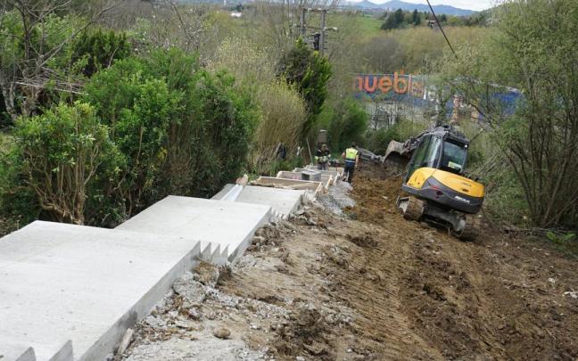 Obras de acondicionamiento del camino de Perrene
