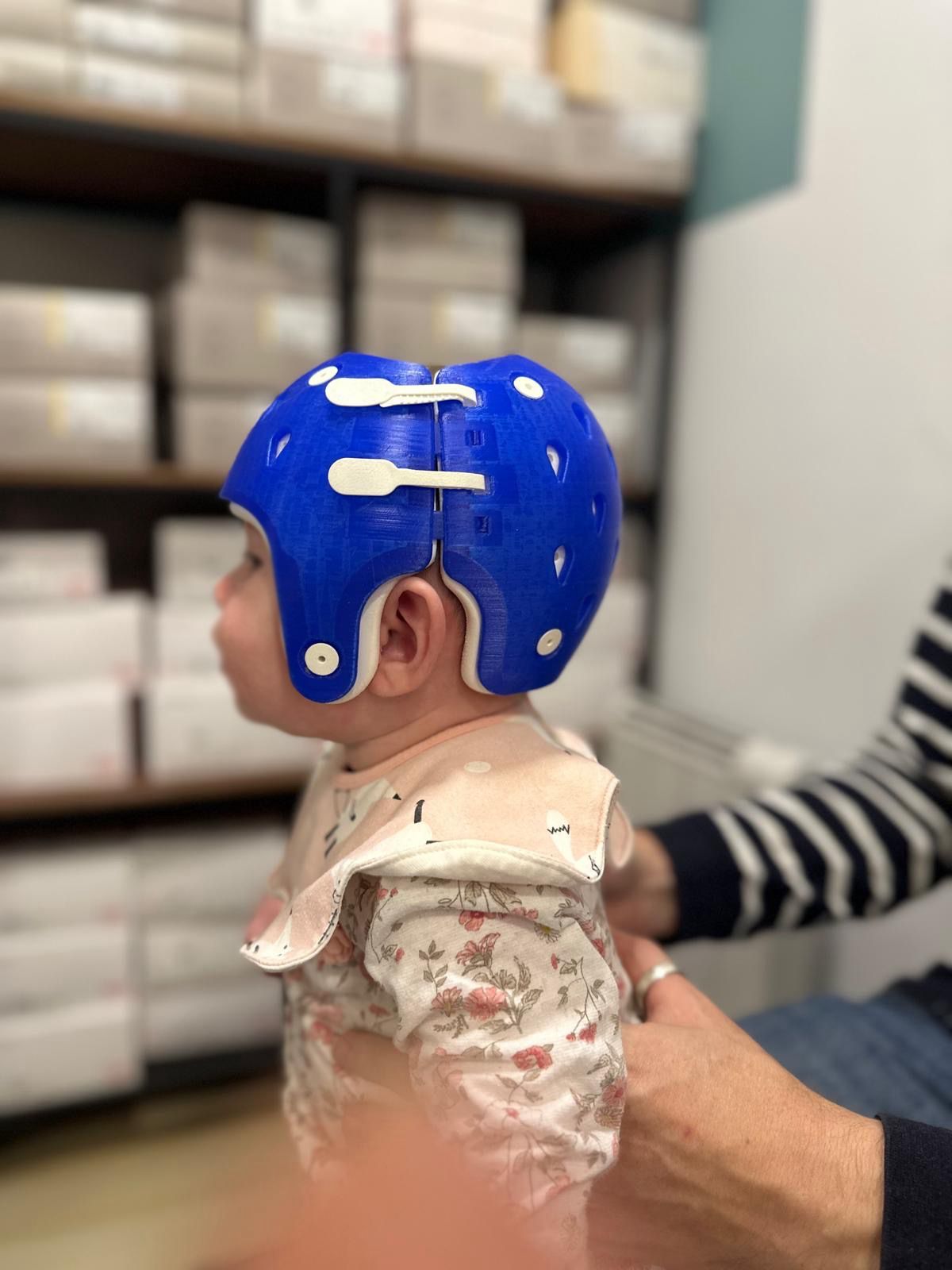 Ortoberri fabrica cascos para tratar la plagiocefalia y braquiocefalia, deformaciones del cráneo que afectan a algunos recién nacidos.