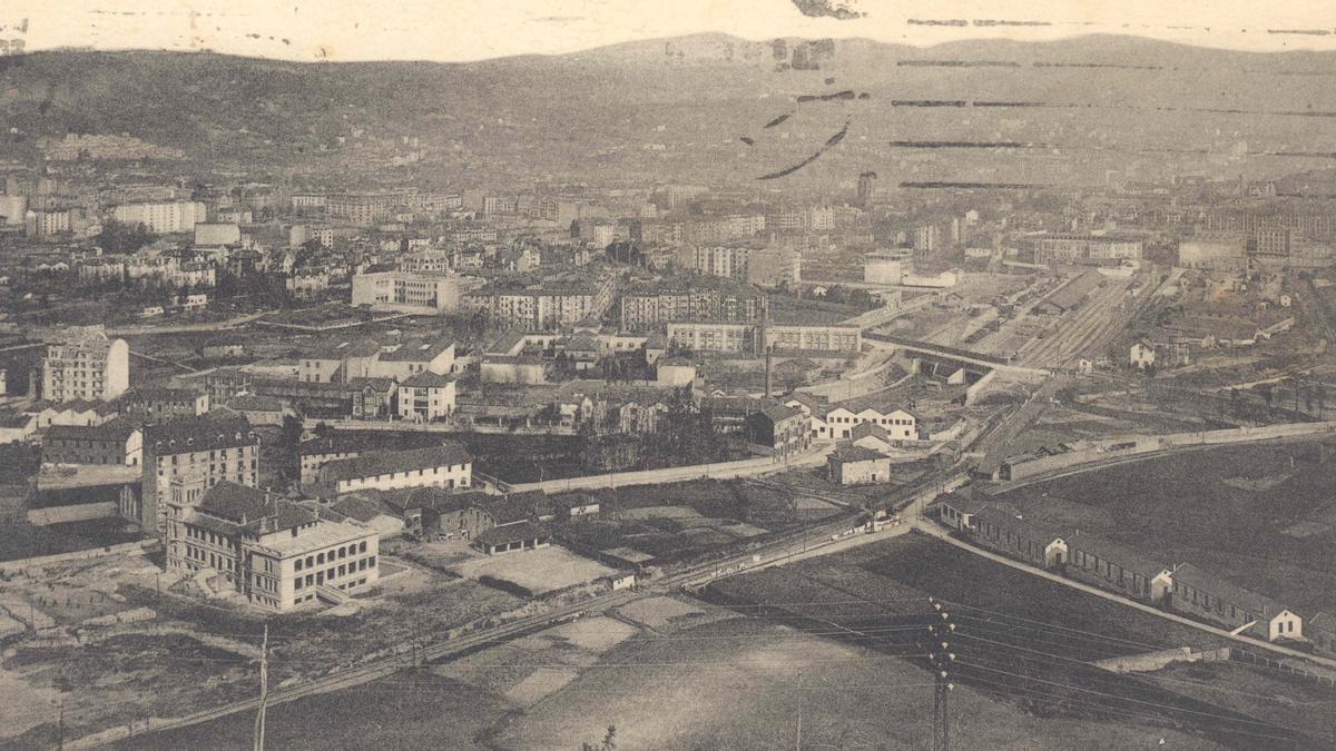 Vista de la villa desde la falda baja del Arraiz alrededor de 1920 donde se ve Ametzola y La Casilla en primer término.