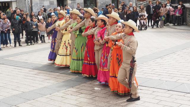 La plaza servirá de marco a diferentes manifestaciones culturales a lo largo de la tarde del viernes.