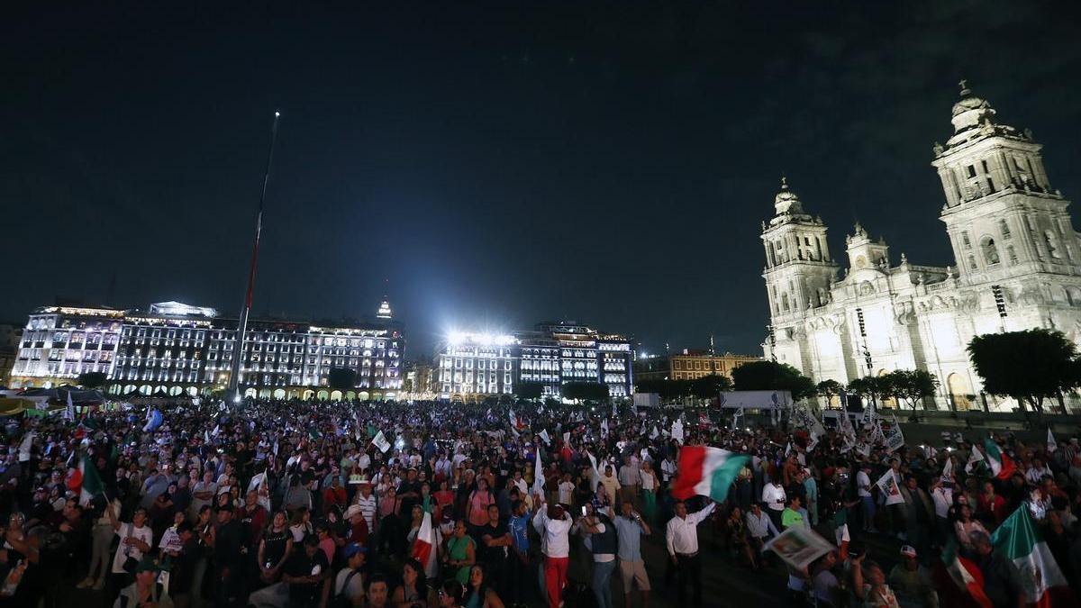 Seguidores de Claudia Sheinbaum celebran el resultado electoral.