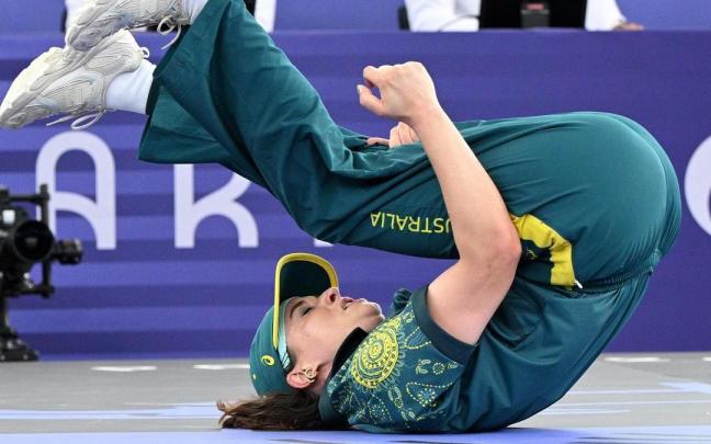 La australiana Rachael Gunn, conocida como Raygun, durante su participación en breakdance en los Juegos Olímpicos de París.