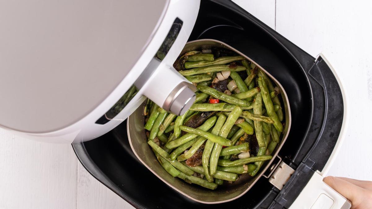 Las judias verdes congeladas se pueden cocinar en la freidora como plato principal o como guarnición.
