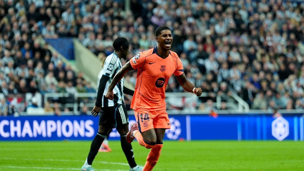 Rashford celebra el primero de sus dos goles al Newcastle.