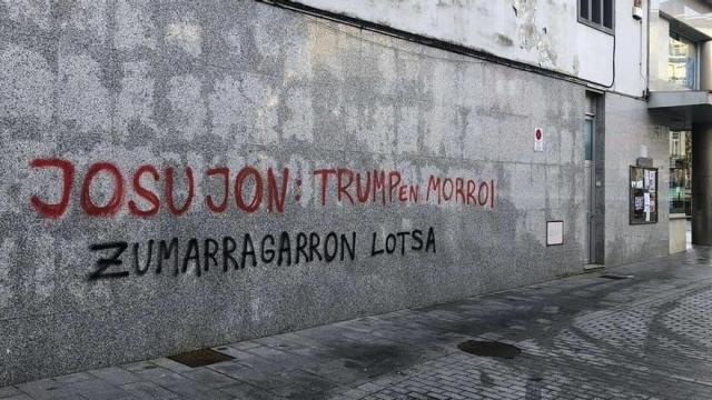 La pintada contra Josu Jon Imaz.