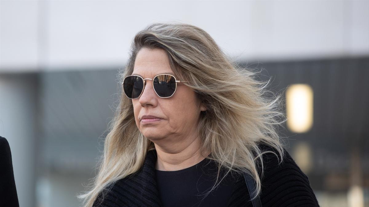 La asesora de Begoña Gómez en Moncloa, Cristina Álvarez, sale de declarar en los juzgados de Plaza de Castilla, en Madrid.