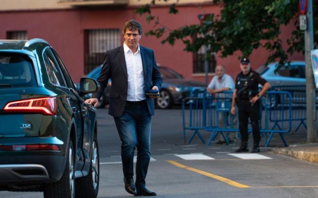 El hermano de Pedro Sánchez, David Sánchez, a su salida de la segunda jornada de un juicio en la Audiencia Provincial de Badajoz.