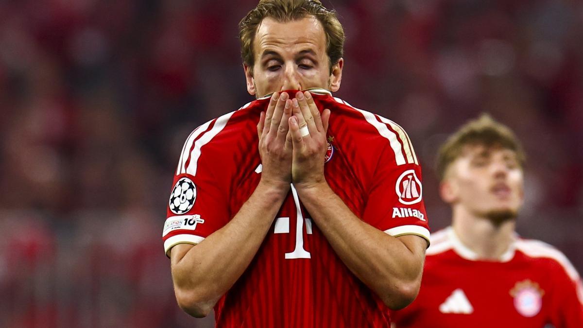 Kane se lamenta de una ocasión fallada.
