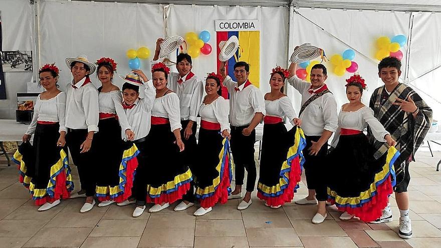 Representación de Colombia en la quinta edición de la Fiesta Intercultural de Ormaiztegi.