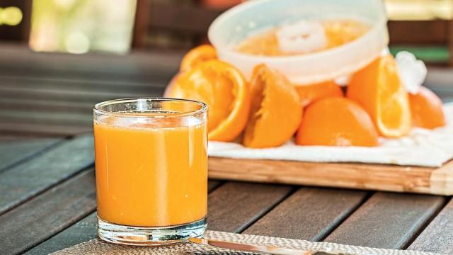 Zumo de naranja recién exprimido / Pixabay Zumo de naranja recién exprimido
