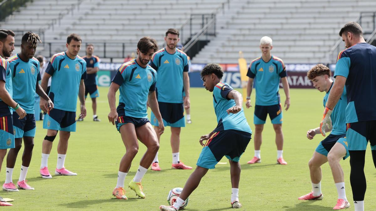 Entrenamiento de España previo a su debut en el Mundial.