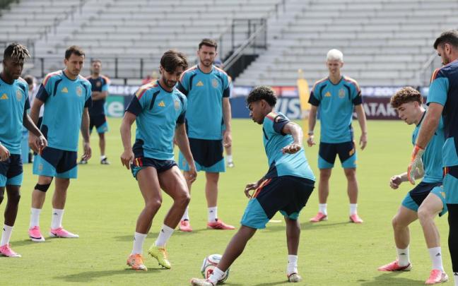Entrenamiento de España previo a su debut en el Mundial.